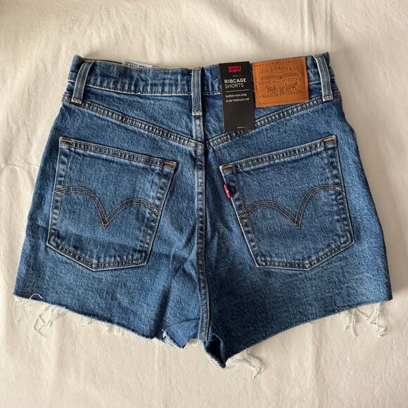 New Levi's Ribcage Shorts in Charleston Erosion Women's Size 27 - Picture 5 of 13